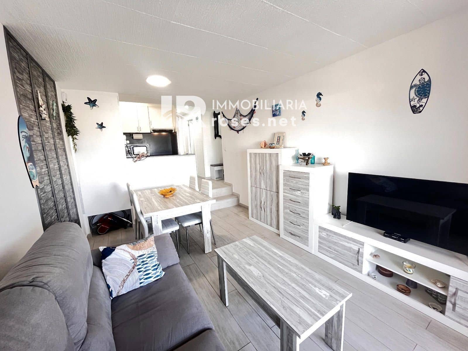 2 bedroom Flat for sale in Empuriabrava with pool - € 200,000 (Ref: 9904956)