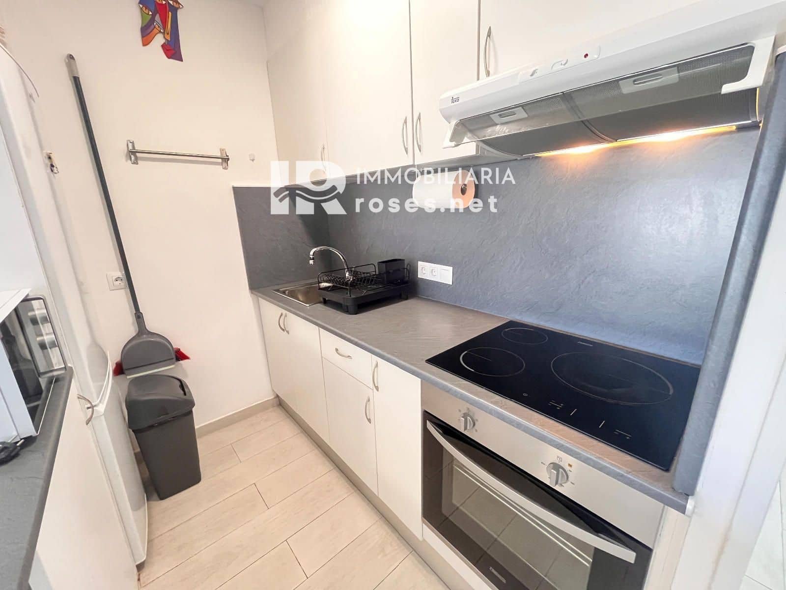 2 bedroom Flat for sale in Empuriabrava with pool - € 200,000 (Ref: 9904956)