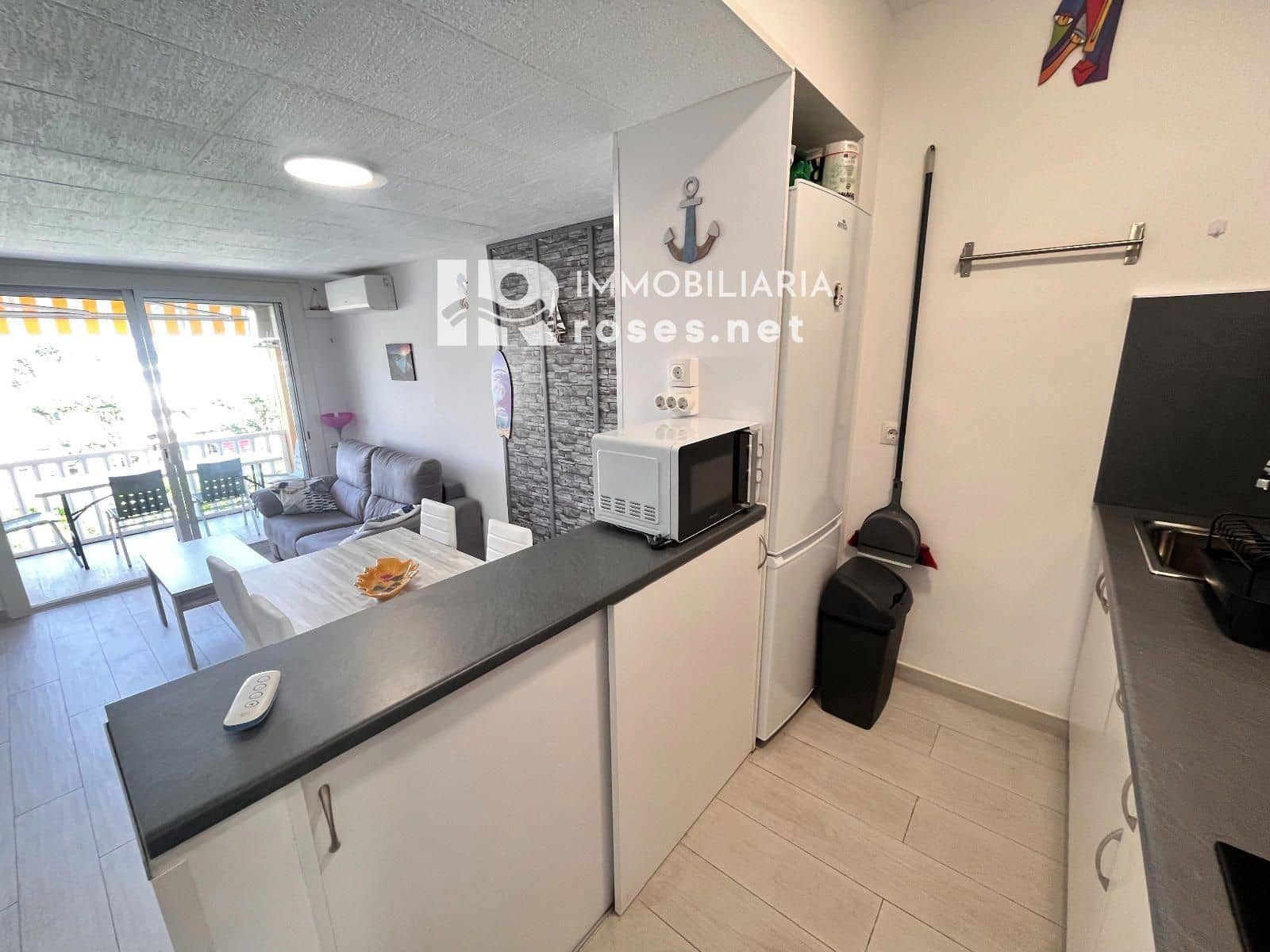 2 bedroom Flat for sale in Empuriabrava with pool - € 200,000 (Ref: 9904956)