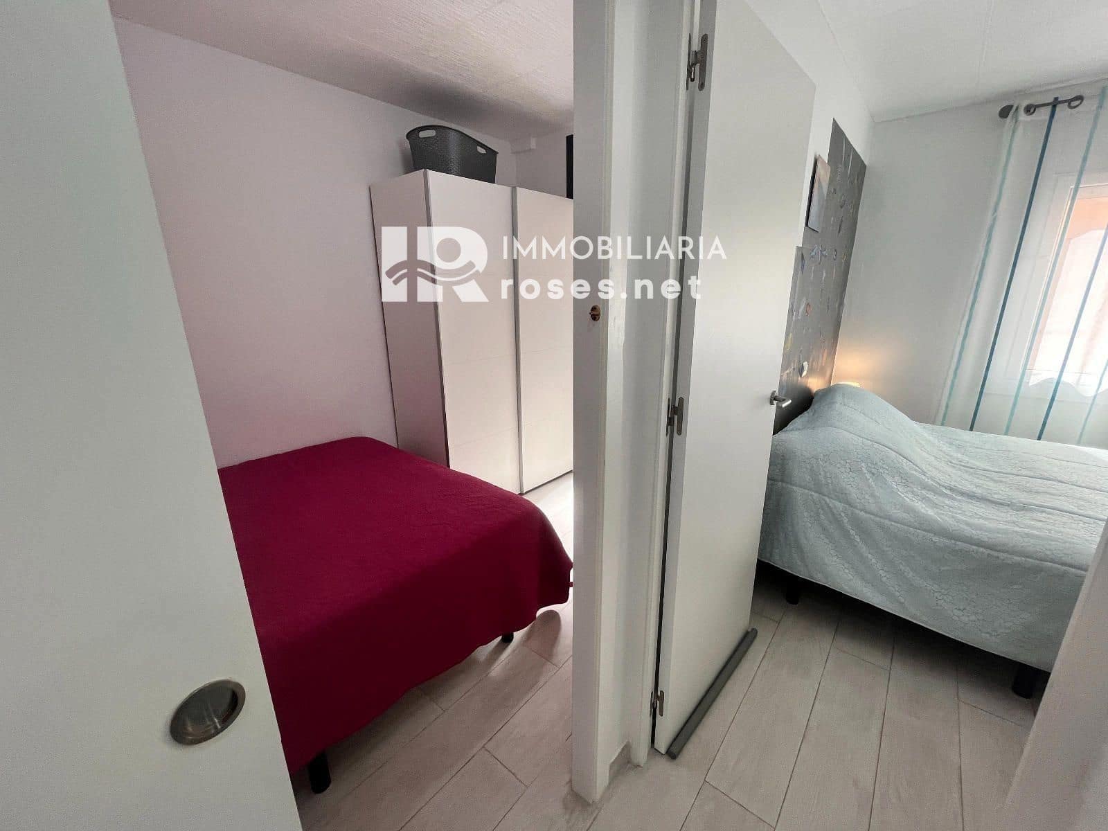 2 bedroom Flat for sale in Empuriabrava with pool - € 200,000 (Ref: 9904956)