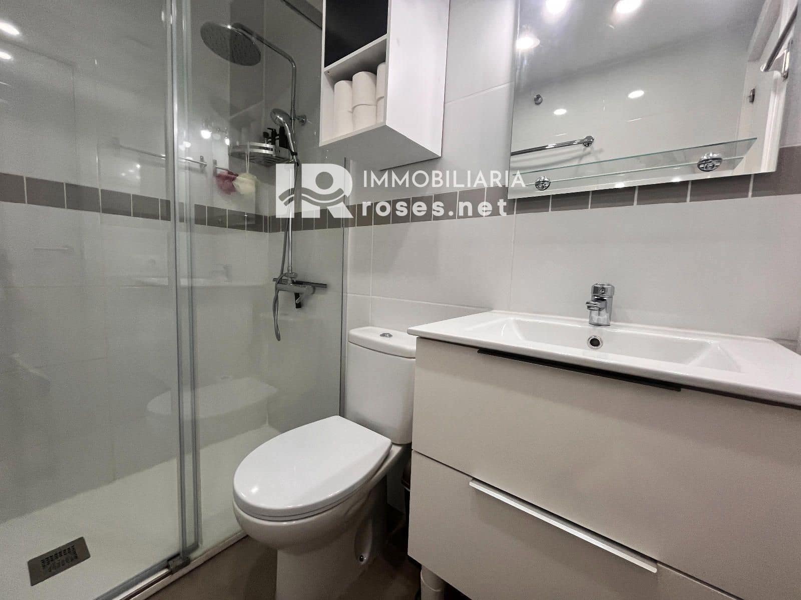 2 bedroom Flat for sale in Empuriabrava with pool - € 200,000 (Ref: 9904956)