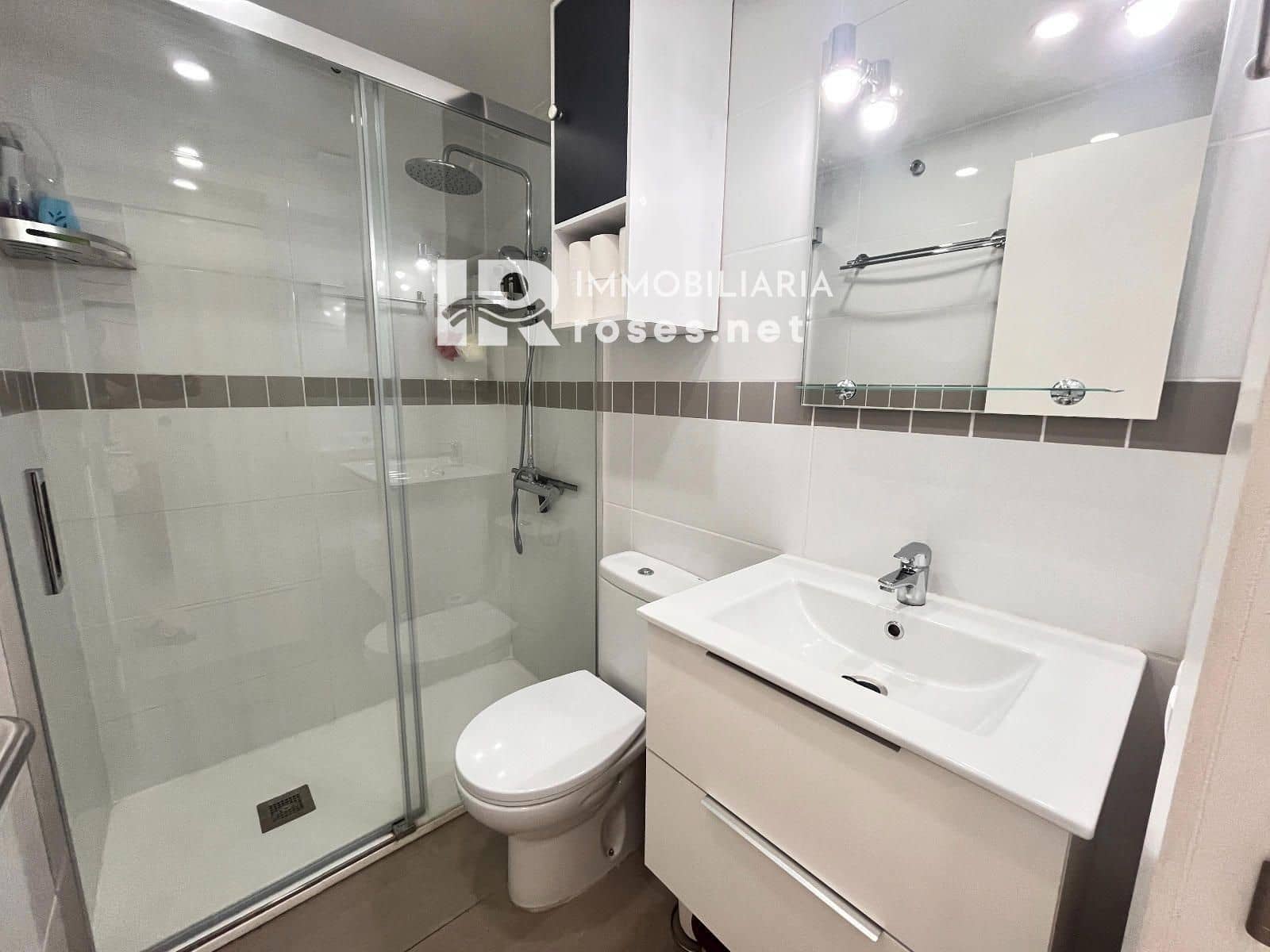 2 bedroom Flat for sale in Empuriabrava with pool - € 200,000 (Ref: 9904956)