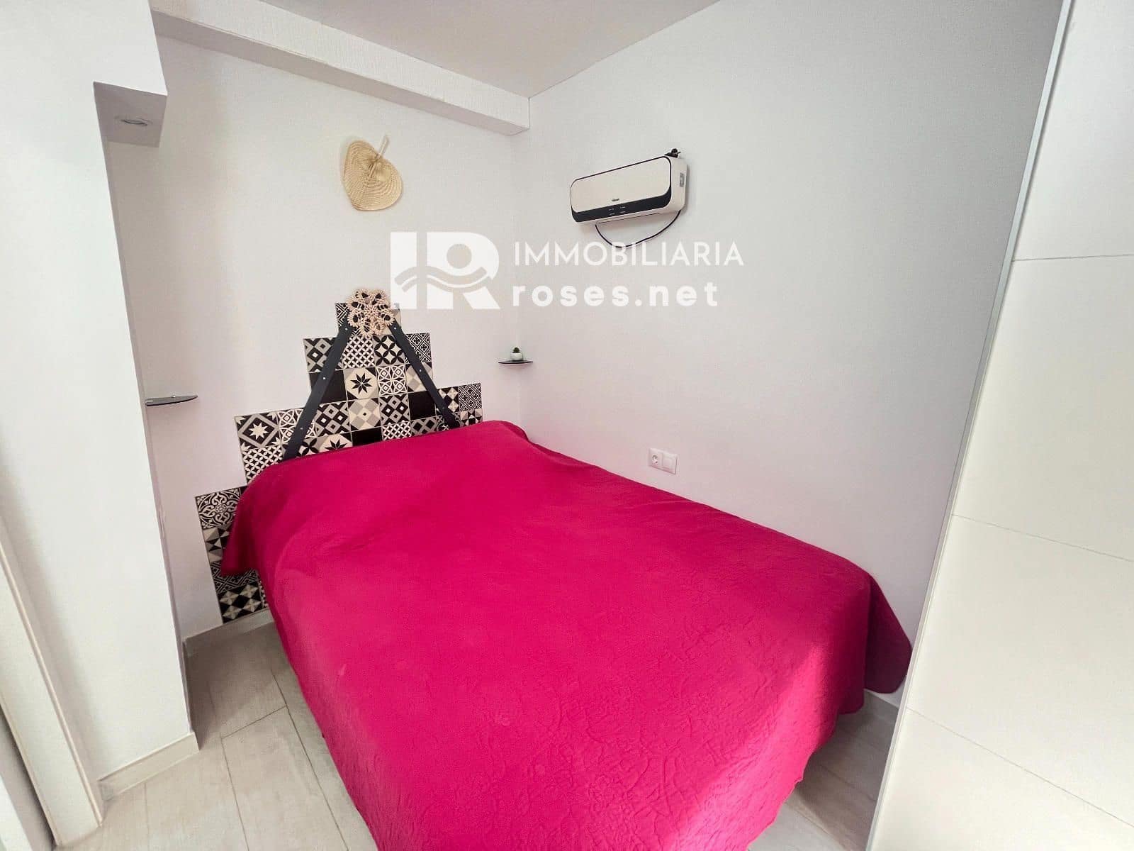 2 bedroom Flat for sale in Empuriabrava with pool - € 200,000 (Ref: 9904956)