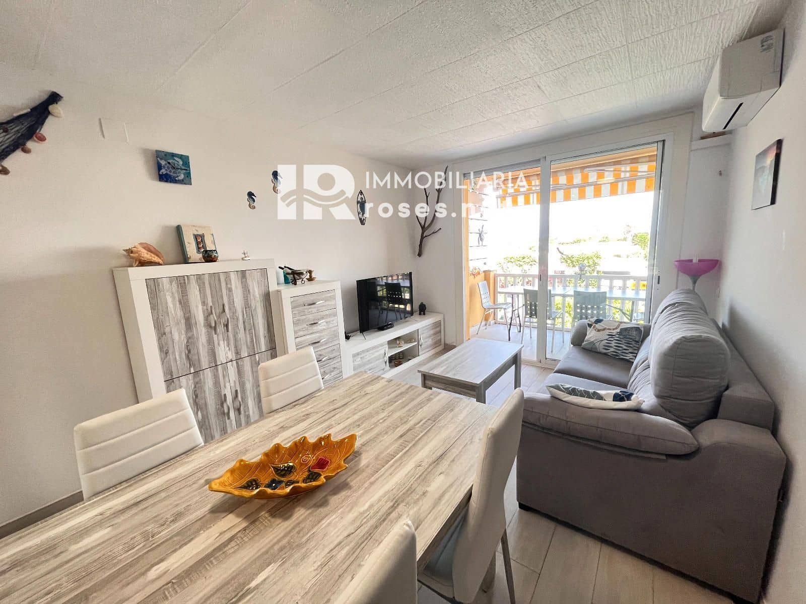 2 bedroom Flat for sale in Empuriabrava with pool - € 200,000 (Ref: 9904956)