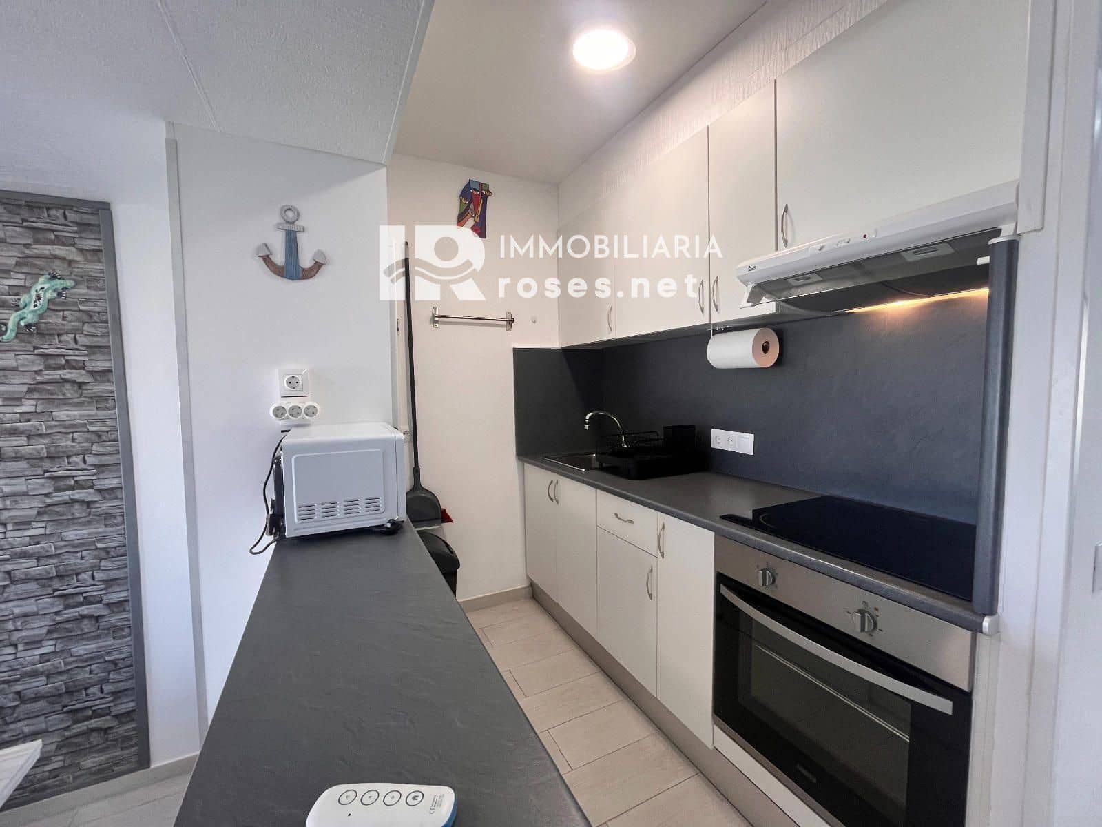 2 bedroom Flat for sale in Empuriabrava with pool - € 200,000 (Ref: 9904956)