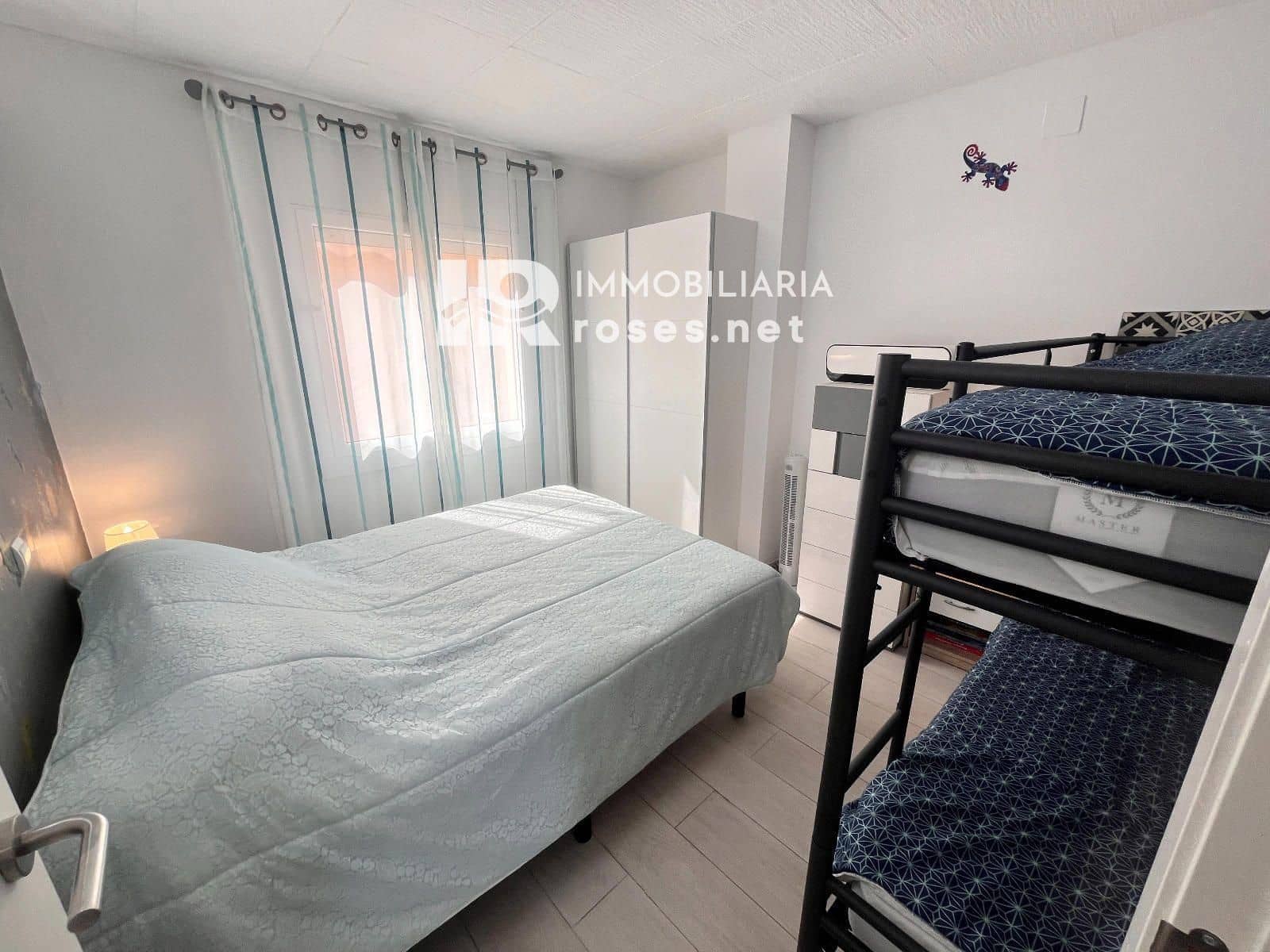 2 bedroom Flat for sale in Empuriabrava with pool - € 200,000 (Ref: 9904956)