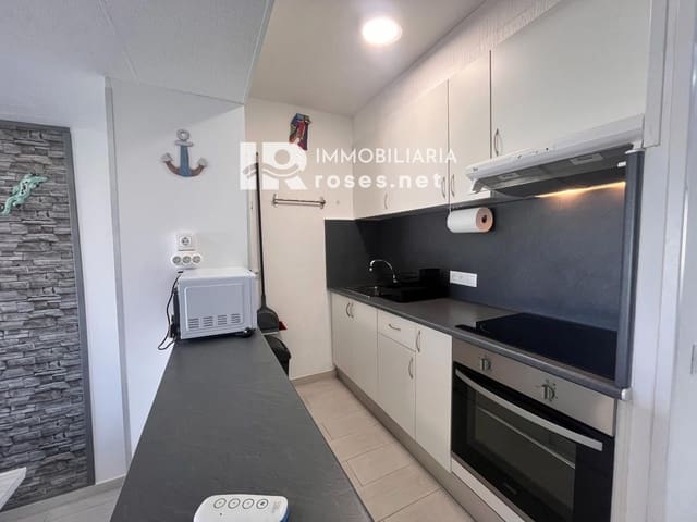 2 bedroom Flat for sale in Empuriabrava, Castelló d'Empúries with pool - € 200,000 (Ref: 9904956)