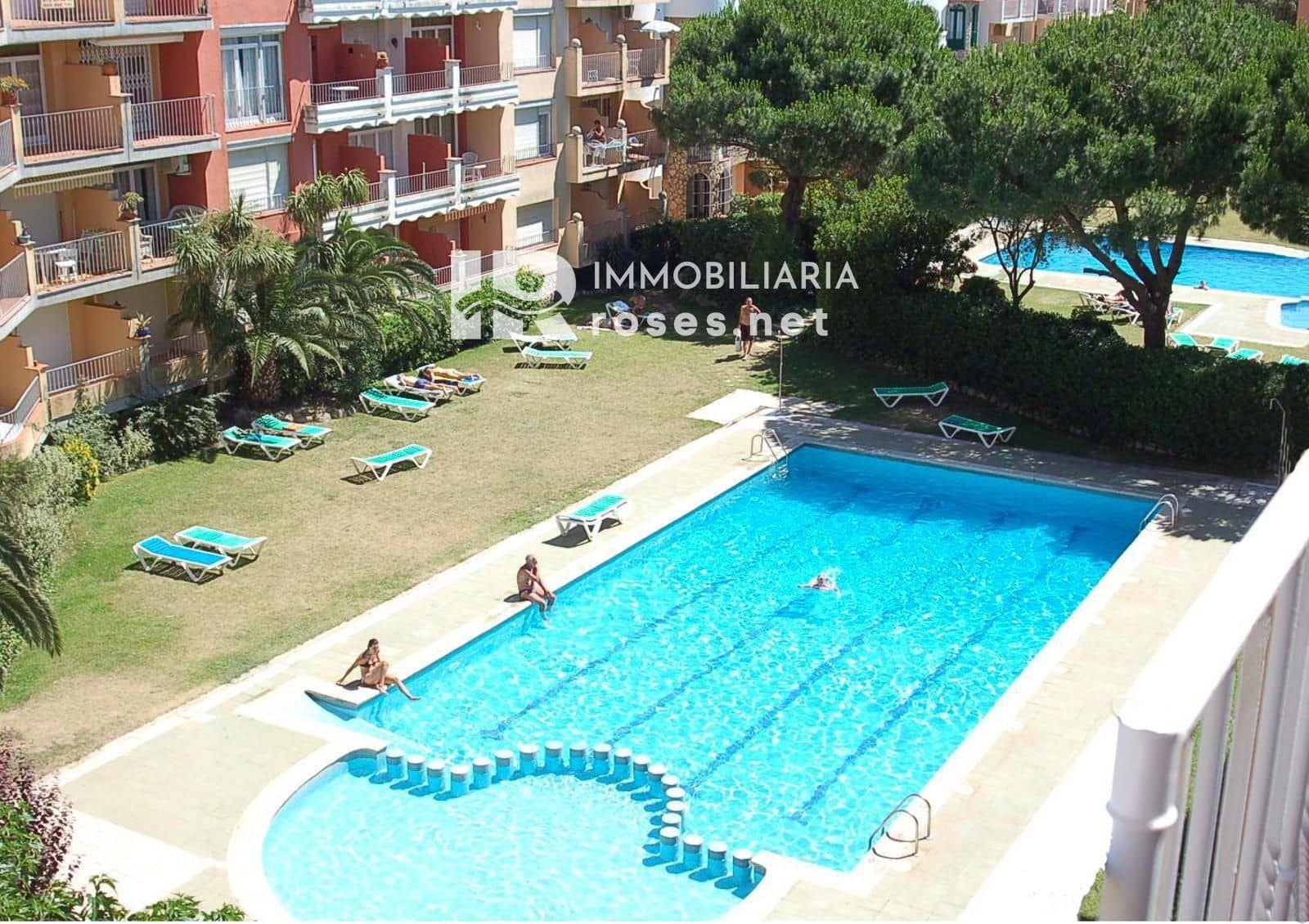 2 bedroom Flat for sale in Empuriabrava with pool - € 200,000 (Ref: 9904956)