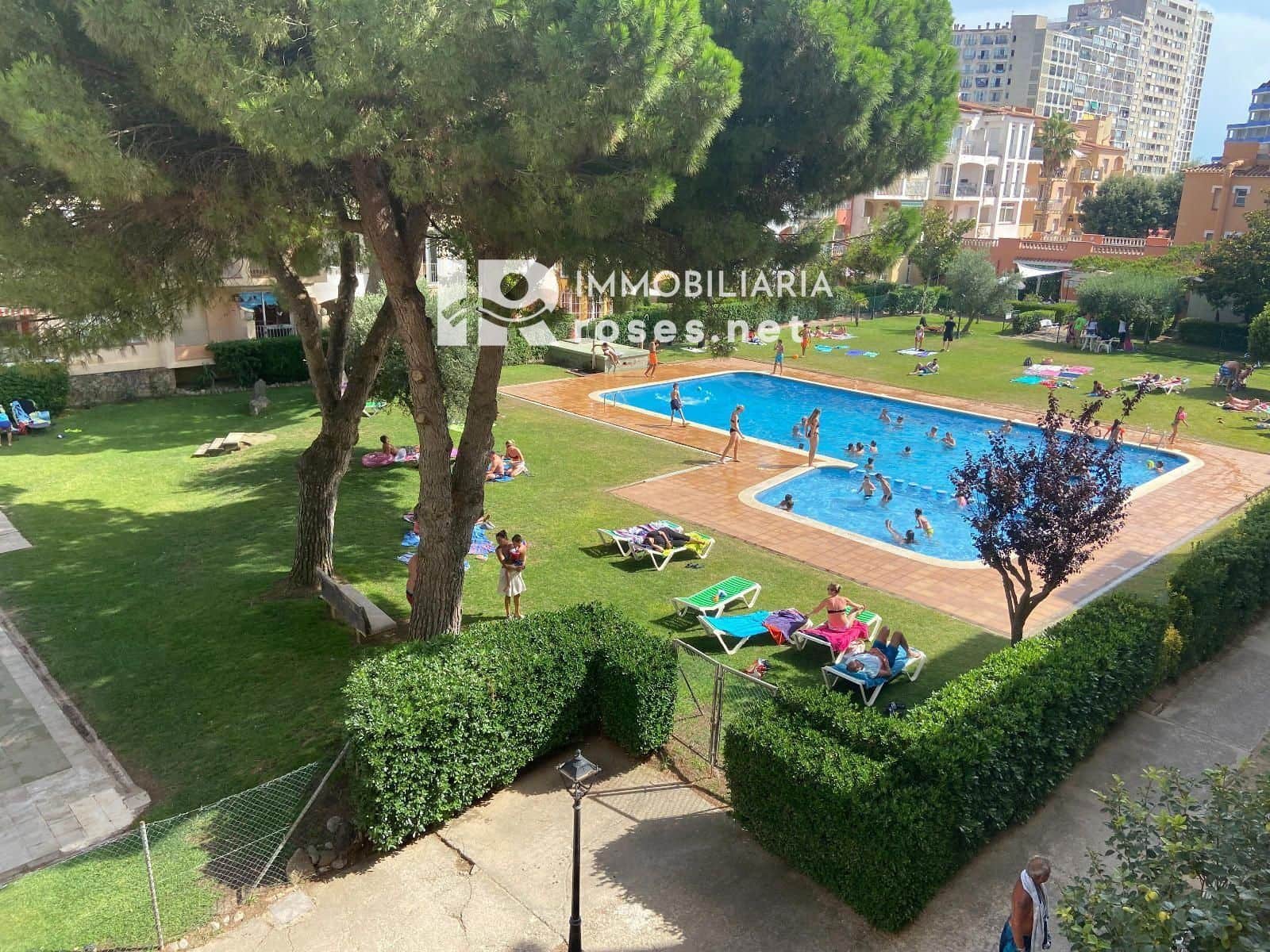 2 bedroom Flat for sale in Empuriabrava with pool - € 200,000 (Ref: 9904956)