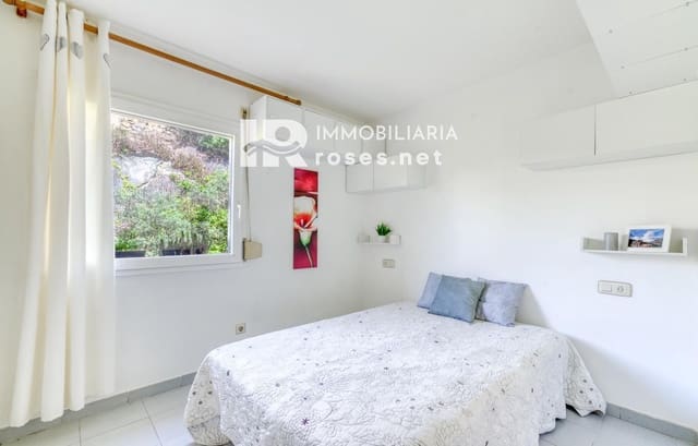 2 makuuhuone Asunto myytävänä paikassa Roses - 223 000 € (Ref: 9913773)
