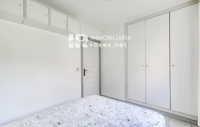 2 makuuhuone Asunto myytävänä paikassa Roses - 223 000 € (Ref: 9913773)