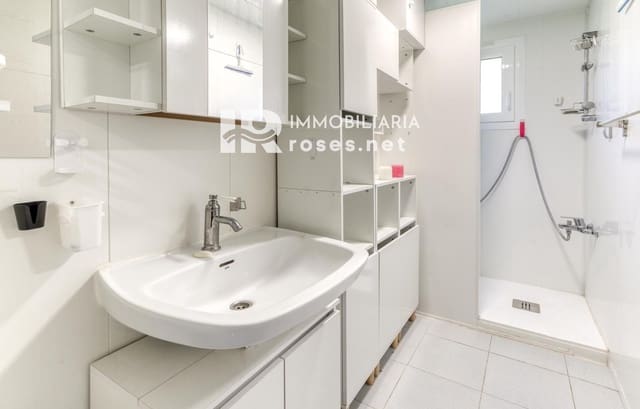 2 makuuhuone Asunto myytävänä paikassa Roses - 223 000 € (Ref: 9913773)