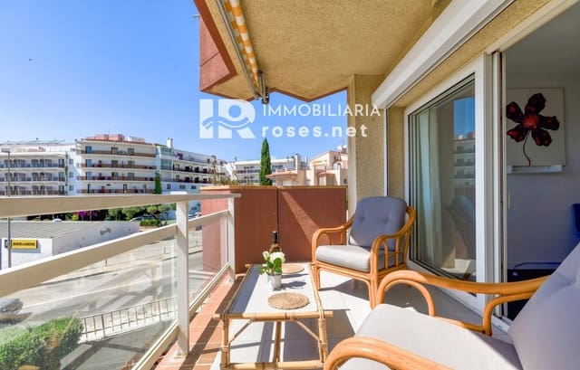 2 makuuhuone Asunto myytävänä paikassa Roses - 223 000 € (Ref: 9913773)
