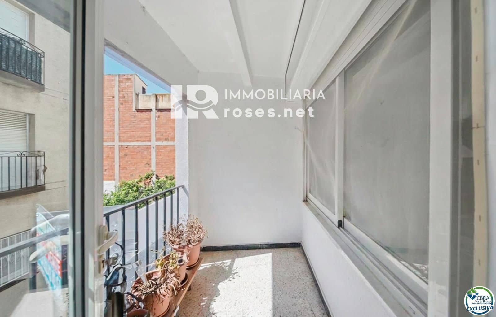 2 bedroom Flat for sale in Roses - € 190,000 (Ref: 9924868)