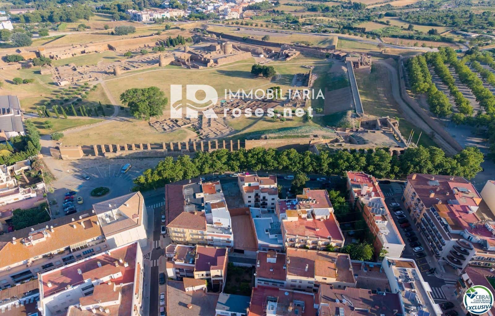 2 bedroom Flat for sale in Roses - € 190,000 (Ref: 9924868)