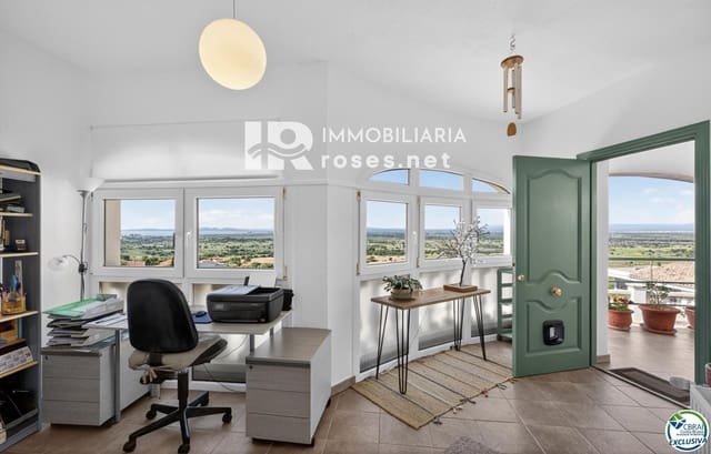 3 makuuhuone Huvila myytävänä paikassa Palau-saverdera mukana uima-altaan 
autotalli - 650 000 € (Ref: 9927917)