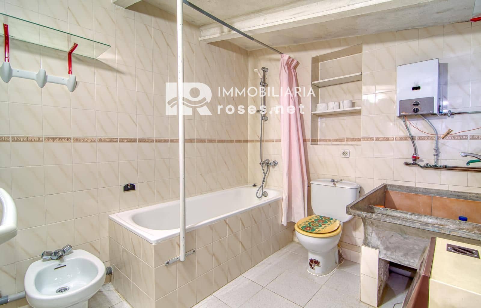 3 bedroom Flat for sale in Roses - € 240,000 (Ref: 9929792)