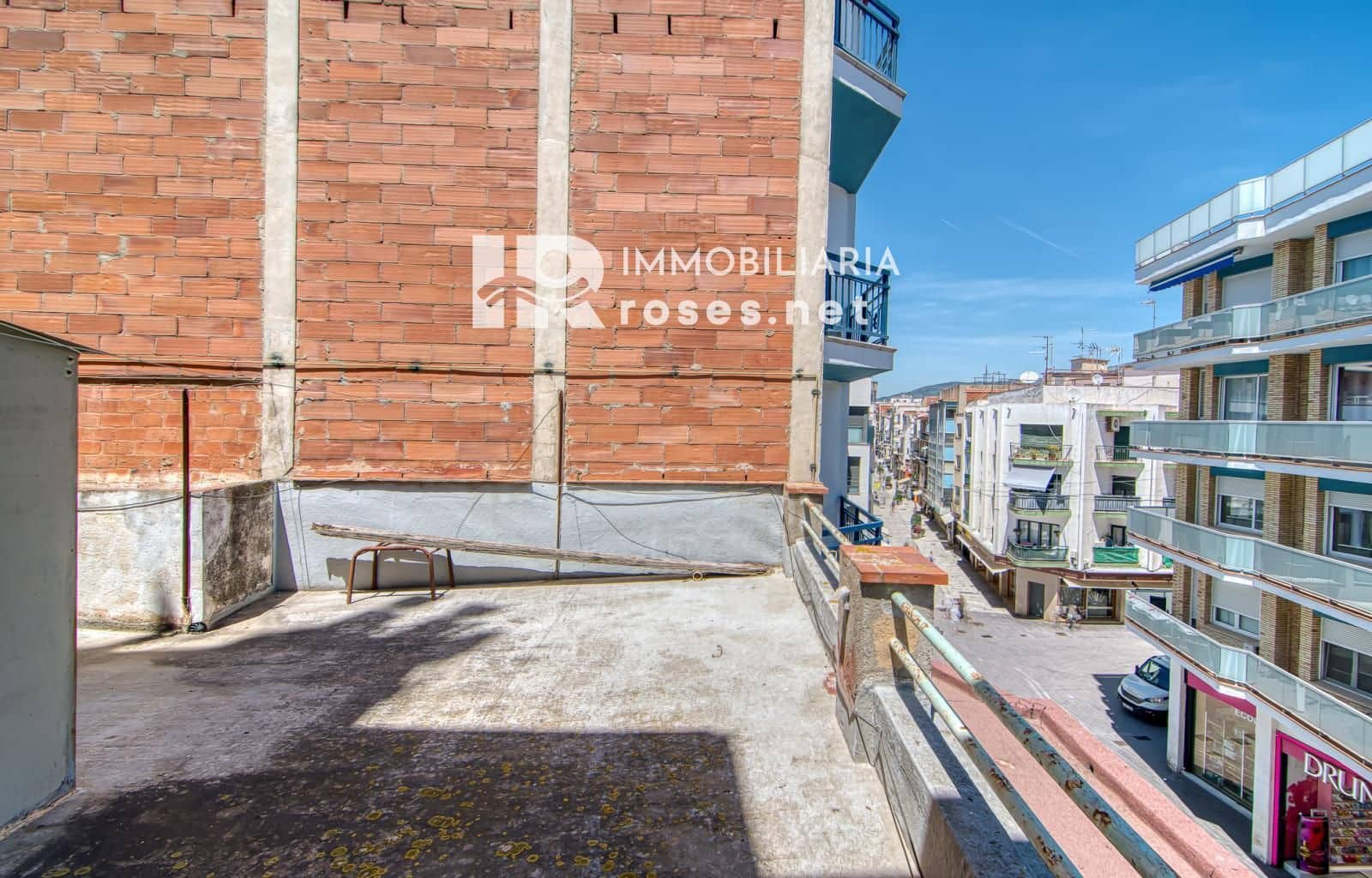 3 bedroom Flat for sale in Roses - € 240,000 (Ref: 9929792)