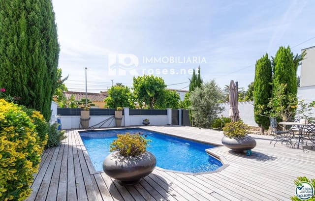 4 makuuhuone Huvila myytävänä paikassa Empuriabrava, Castelló d'Empúries mukana uima-altaan 
autotalli - 569 000 € (Ref: 9936657)