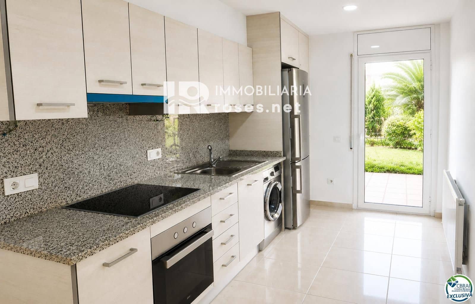 Chalet de 4 habitaciones en Empuriabrava en venta con garaje - 295.000 € (Ref: 9956072)