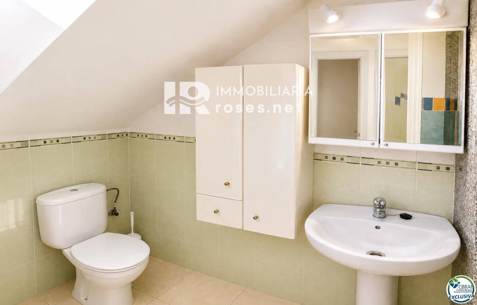 Chalet de 4 habitaciones en Empuriabrava en venta con garaje - 295.000 € (Ref: 9956072)