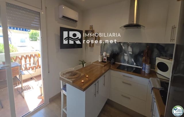 1 slaapkamer Flat te koop in Empuriabrava, Castelló d'Empúries met zwembad - € 140.000 (Ref: 9958180)
