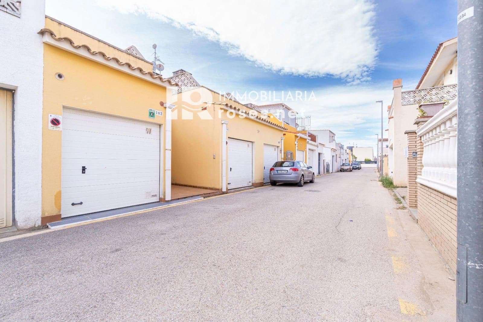 2 makuuhuone Omakotitalo myytävänä paikassa Empuriabrava mukana 
autotalli - 195 000 € (Ref: 9963410)