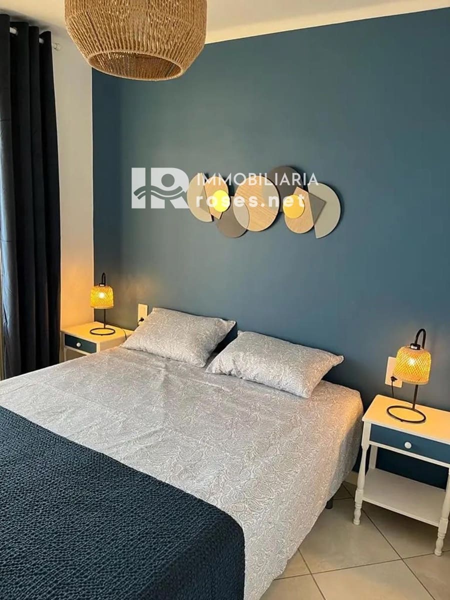 2 slaapkamer Flat te koop in Roses met garage - € 330.000 (Ref: 9966953)