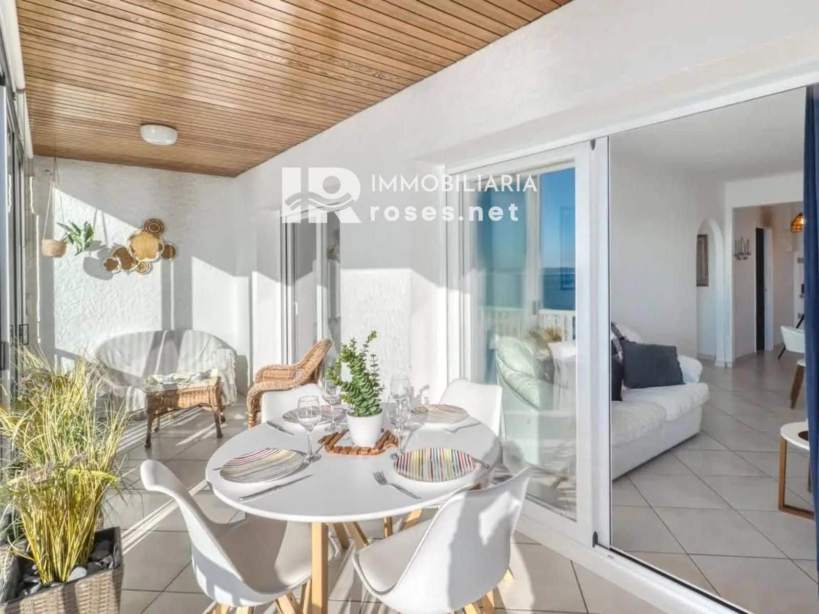 2 slaapkamer Flat te koop in Roses met garage - € 330.000 (Ref: 9966953)