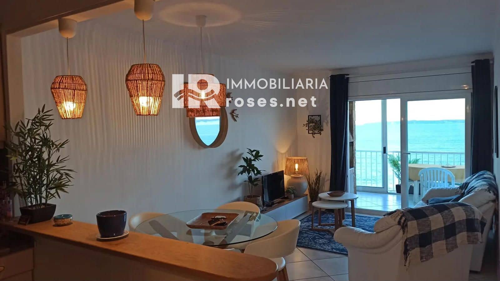 2 slaapkamer Flat te koop in Roses met garage - € 330.000 (Ref: 9966953)