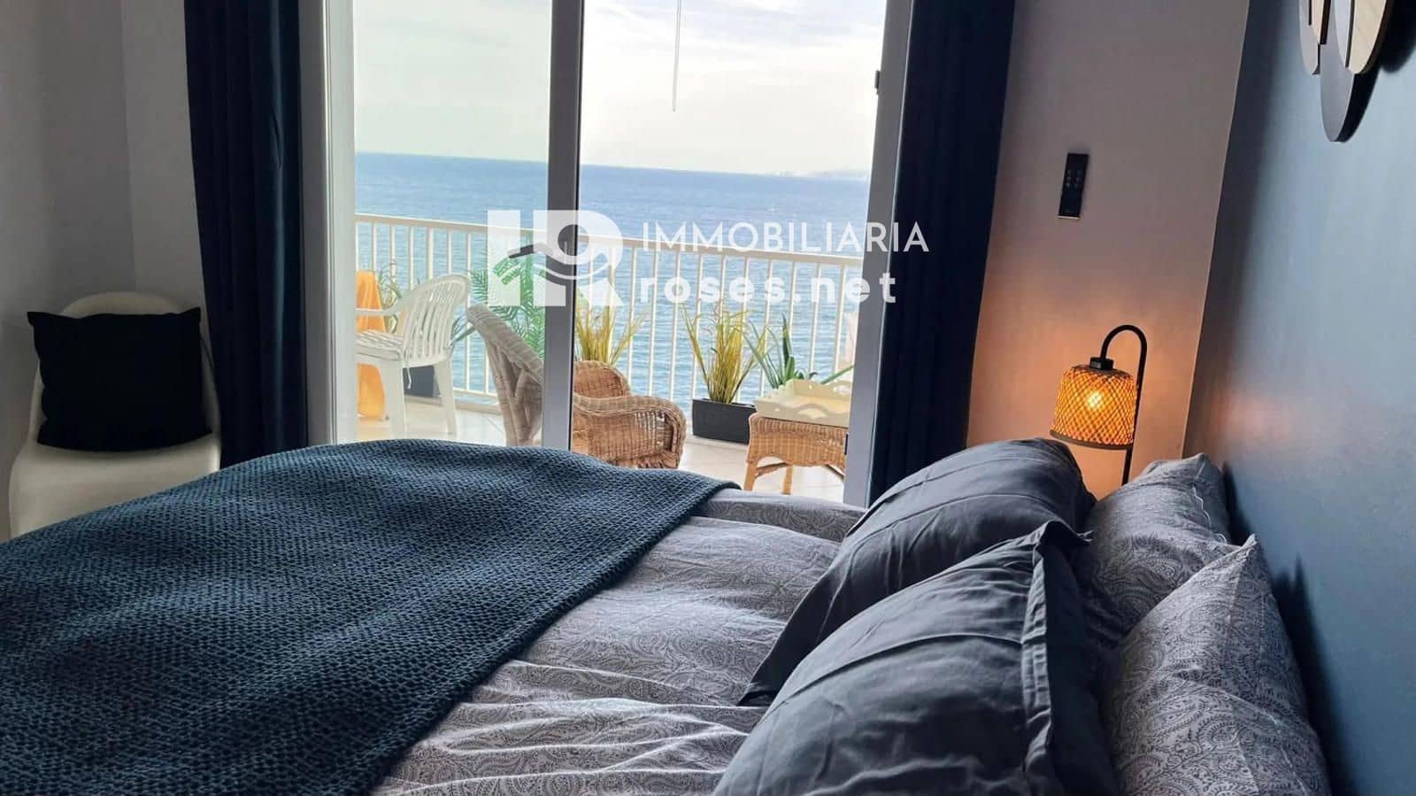 2 slaapkamer Flat te koop in Roses met garage - € 330.000 (Ref: 9966953)