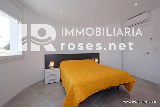4 soveværelse Villa til salg i Empuriabrava med swimmingpool garage - € 800.000 (Ref: 9968612)