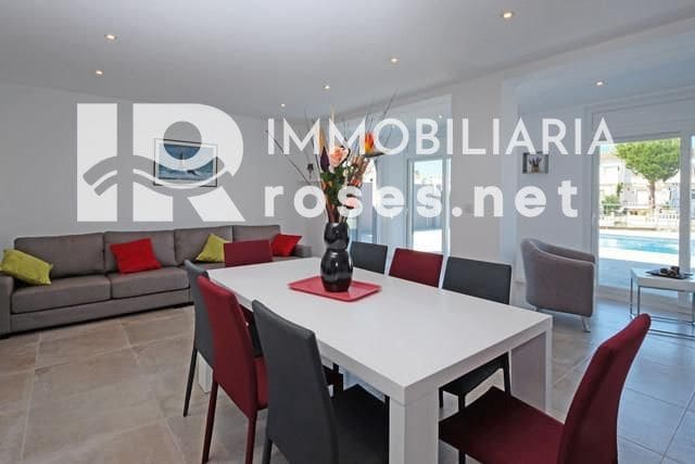 4 soveværelse Villa til salg i Empuriabrava med swimmingpool garage - € 800.000 (Ref: 9968612)