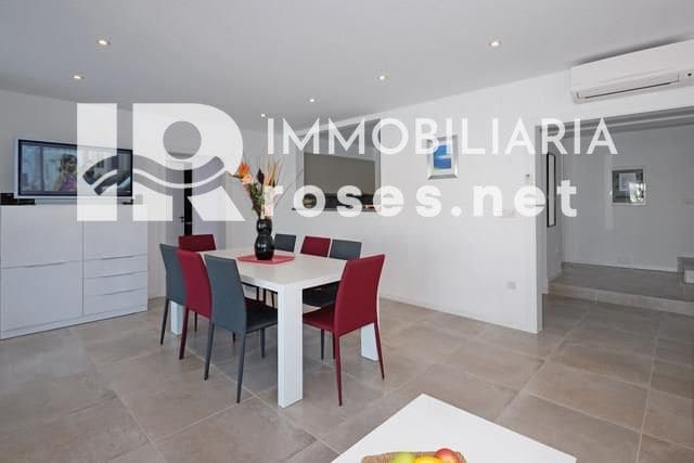 4 soveværelse Villa til salg i Empuriabrava med swimmingpool garage - € 800.000 (Ref: 9968612)