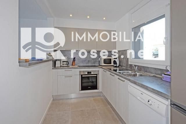 4 soveværelse Villa til salg i Empuriabrava med swimmingpool garage - € 800.000 (Ref: 9968612)