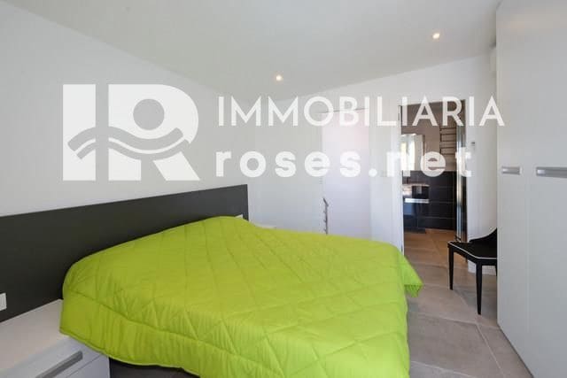 4 soveværelse Villa til salg i Empuriabrava med swimmingpool garage - € 800.000 (Ref: 9968612)