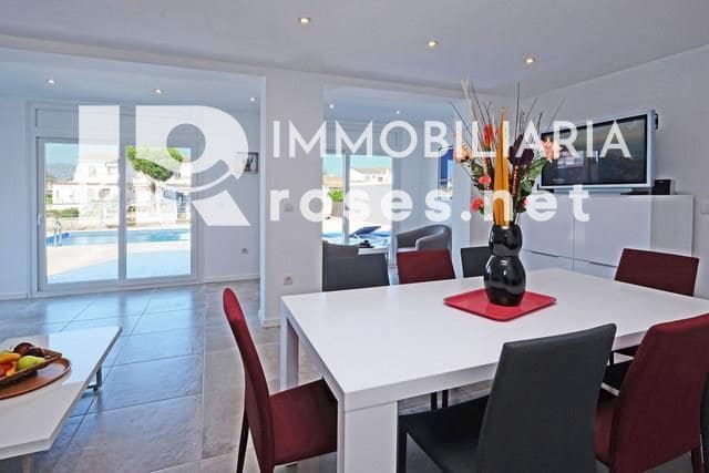 4 soveværelse Villa til salg i Empuriabrava, Castelló d'Empúries med swimmingpool garage - € 800.000 (Ref: 9968612)