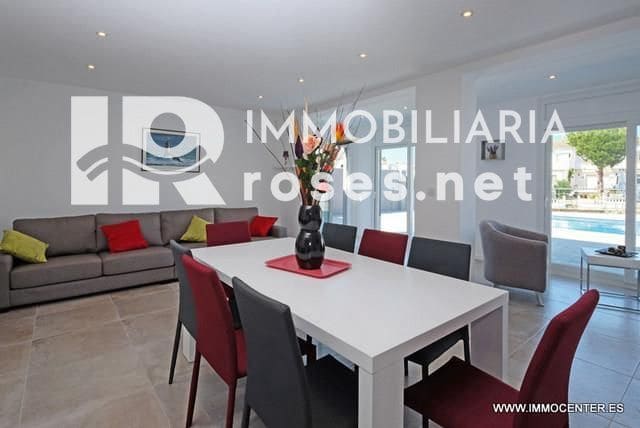 4 soveværelse Villa til salg i Empuriabrava med swimmingpool garage - € 800.000 (Ref: 9968612)
