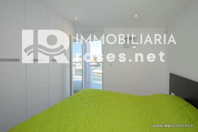4 soveværelse Villa til salg i Empuriabrava med swimmingpool garage - € 800.000 (Ref: 9968612)