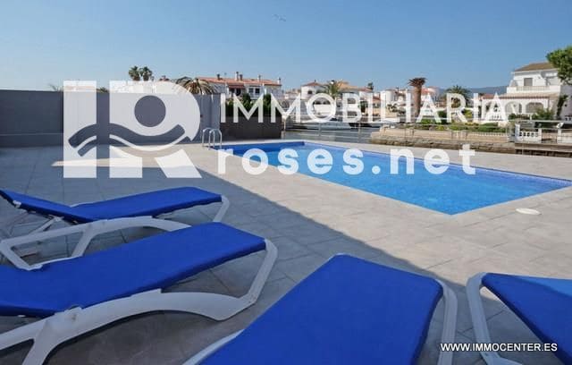 4 soveværelse Villa til salg i Empuriabrava med swimmingpool garage - € 800.000 (Ref: 9968612)