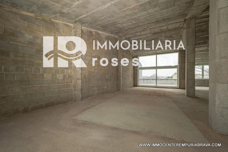 Restaurant/Bar til salg i Empuriabrava med garage - € 270.000 (Ref: 9968615)