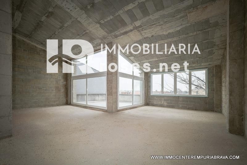 Restaurant/Bar til salg i Empuriabrava med garage - € 270.000 (Ref: 9968615)