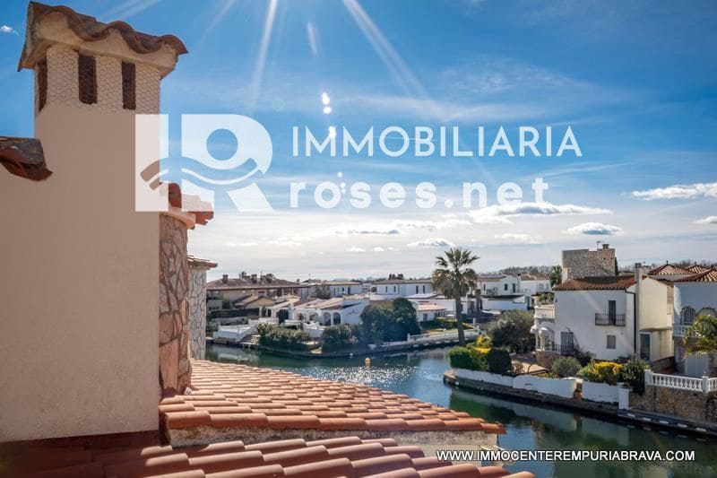 3 soverom Villa til salgs i Empuriabrava med svømmebasseng garasje - € 499 000 (Ref: 9968616)