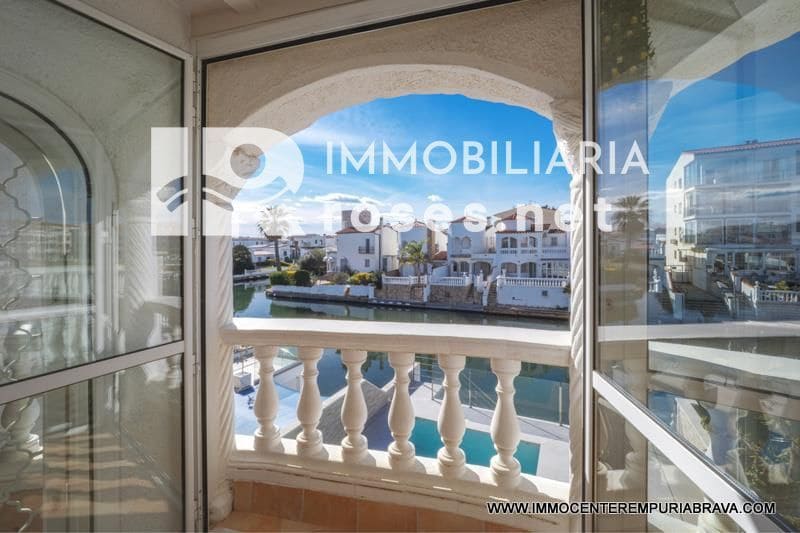 3 soverom Villa til salgs i Empuriabrava med svømmebasseng garasje - € 499 000 (Ref: 9968616)