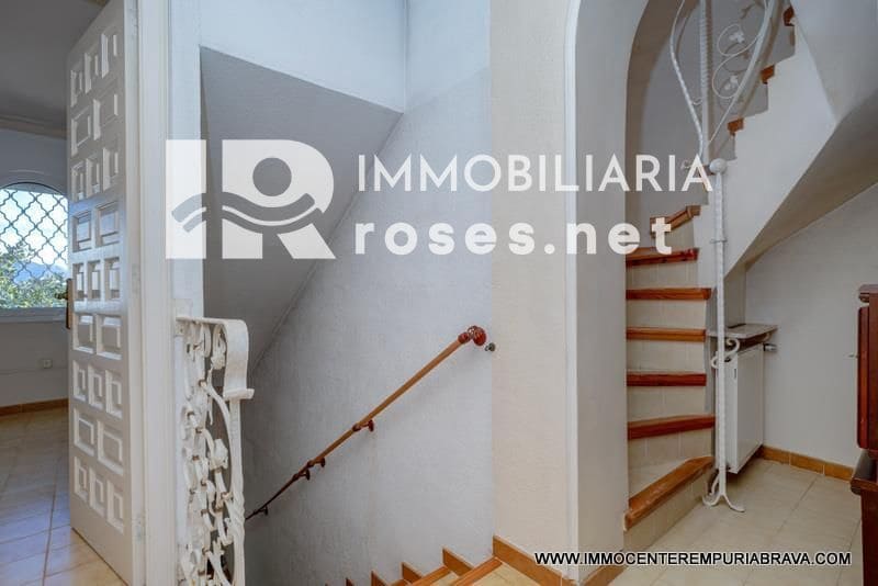 3 soverom Villa til salgs i Empuriabrava med svømmebasseng garasje - € 499 000 (Ref: 9968616)