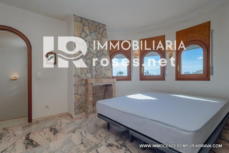 3 soverom Villa til salgs i Empuriabrava med svømmebasseng garasje - € 499 000 (Ref: 9968616)