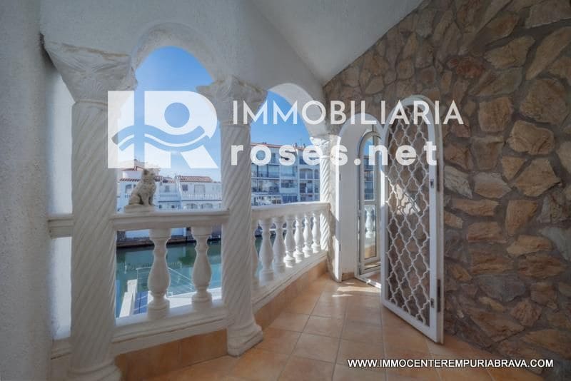 3 soverom Villa til salgs i Empuriabrava med svømmebasseng garasje - € 499 000 (Ref: 9968616)