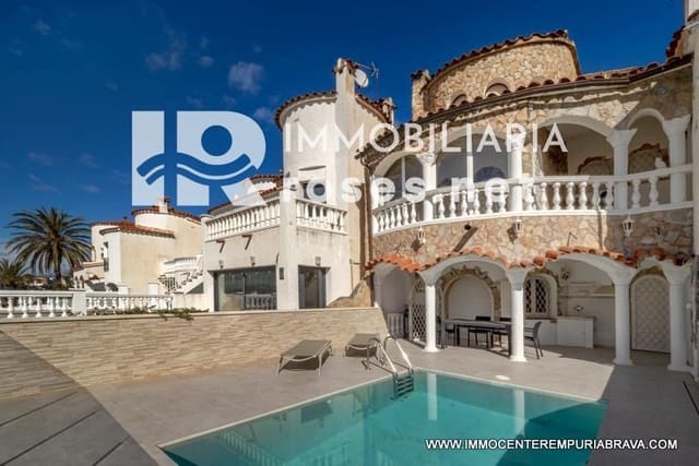 3 soverom Villa til salgs i Empuriabrava, Castelló d'Empúries med svømmebasseng garasje - € 499 000 (Ref: 9968616)