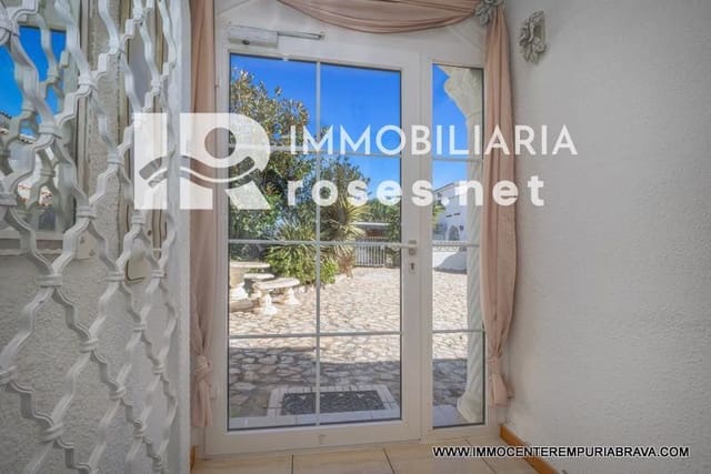 3 soverom Villa til salgs i Empuriabrava, Castelló d'Empúries med svømmebasseng garasje - € 499 000 (Ref: 9968616)