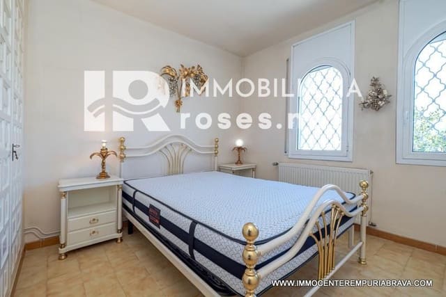 3 soverom Villa til salgs i Empuriabrava, Castelló d'Empúries med svømmebasseng garasje - € 499 000 (Ref: 9968616)